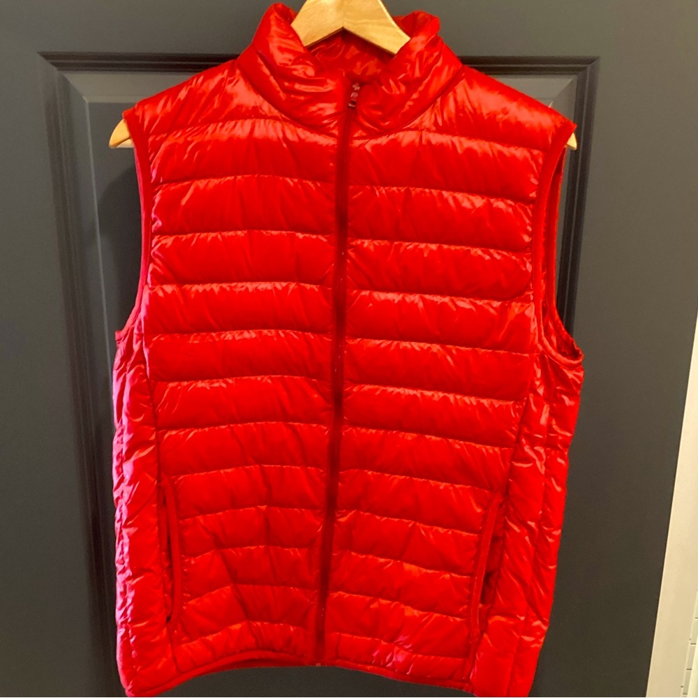 Uniqlo Men's Red Puffer Vest
